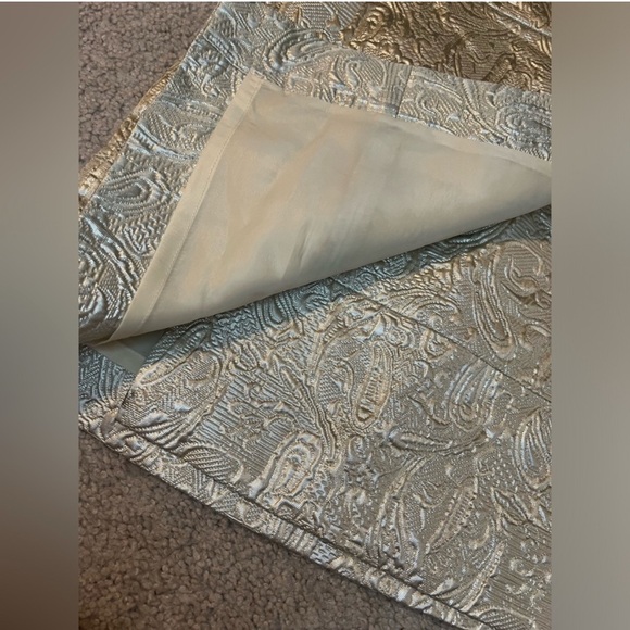 J. Crew - "Origami" Champagne Matelasse
Pattern Wrap Mini Skirt Women's - Size 2 - Picture 5 of 9